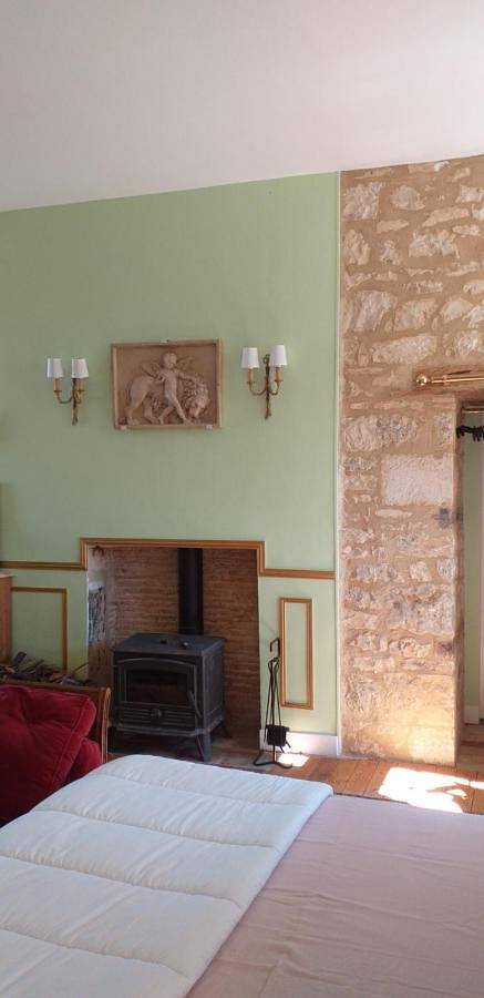 Location de vacances pour 2 personnes, avec jardin à Champagne-Mouton - 2