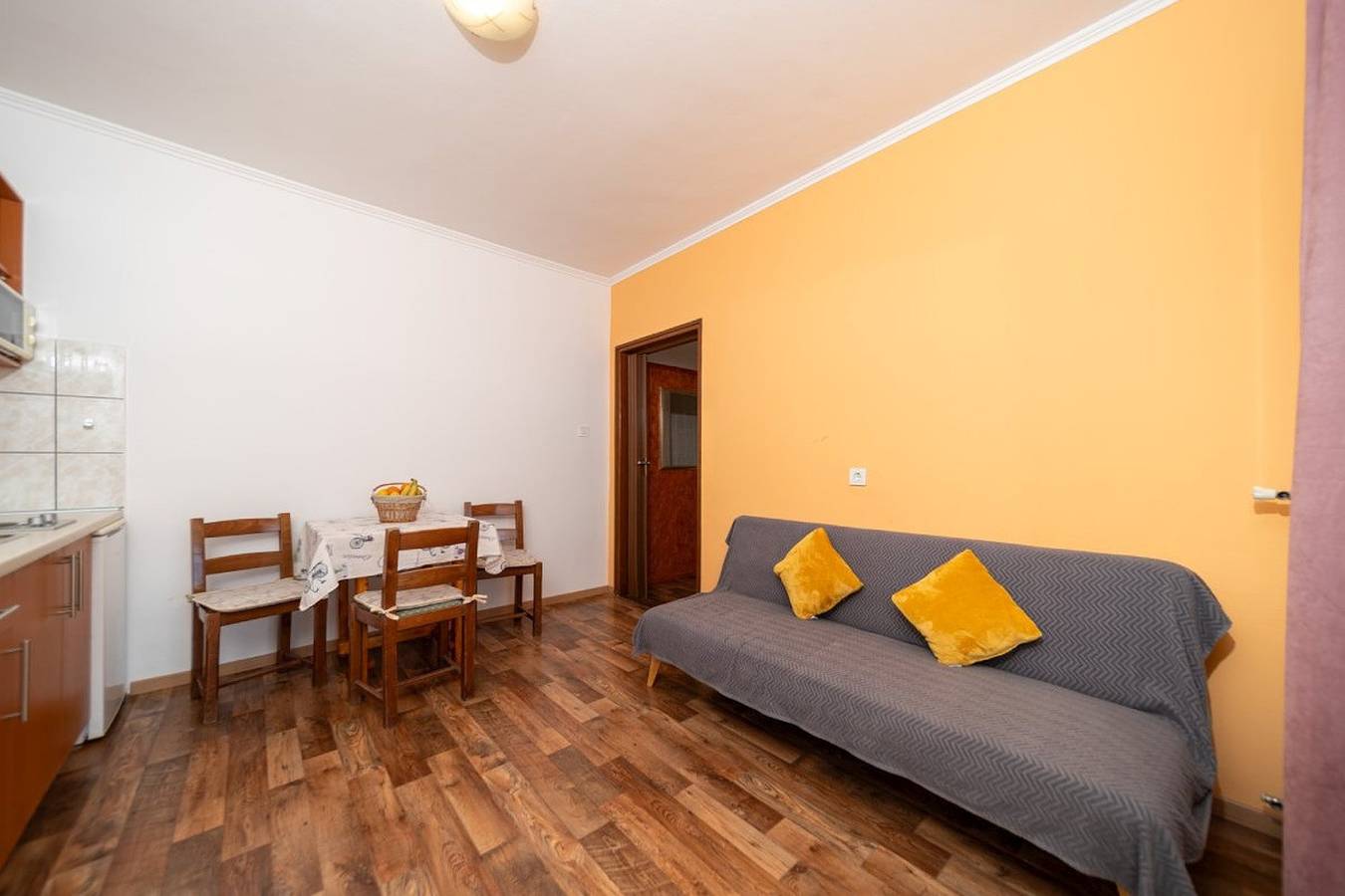 Cały apartament, Ferienwohnung in Barbat mit Meerblick, Balkon, Klimaanlage (660-1) in Barbat na Rabu, Rab (wyspa)