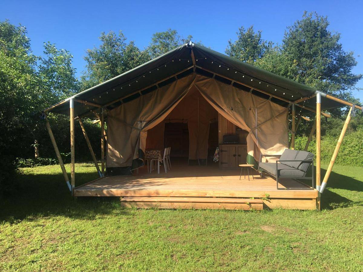 Tent in Saint-Priest-en-Murat, Région de Montluçon