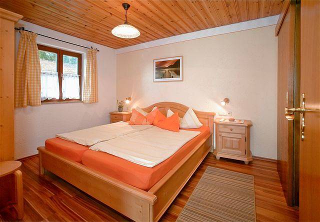 Ferienwohnung für 4 Personen, mit Seeblick und Garten, kinderfreundlich am Chiemsee - 3