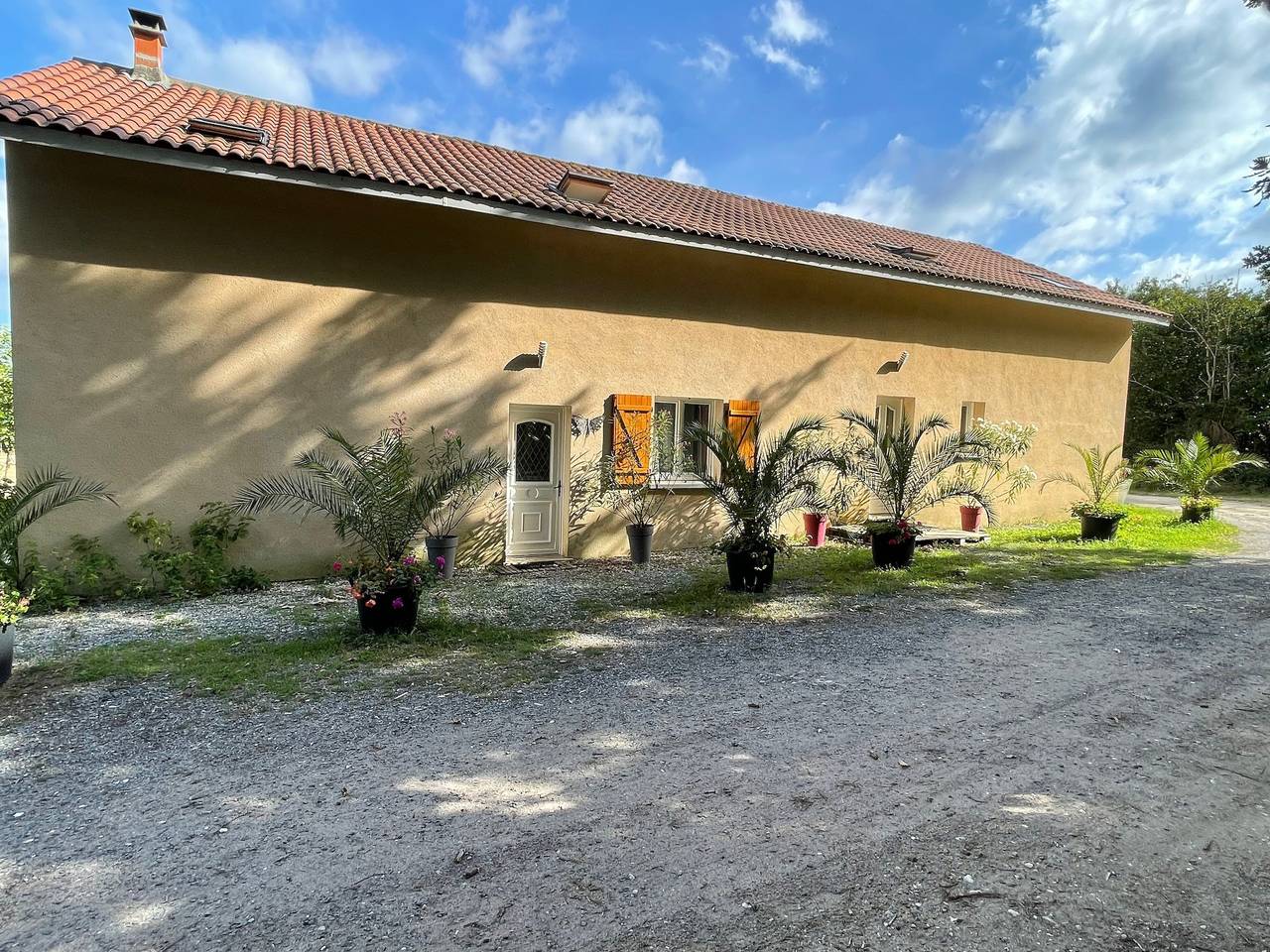 Maison de campagne 'Maison Libellule' avec piscine partagée, jardin privé et Wi-Fi in Sanilhac, Périgord Blanc