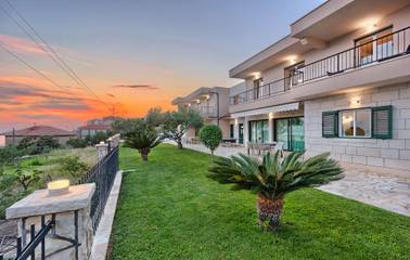 Ferienhaus mit Meerblick für 22 Personen, mit Balkon und Pool sowie Sauna, mit Haustier in Split-Dalmatien