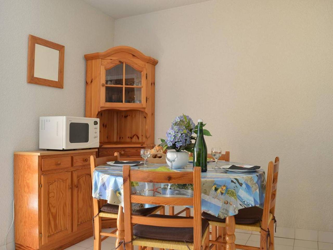 Appartement entier, Studio cabine bord de mer, 4 pers, terrasse, rés. calme in Fréjus Plage, Fréjus