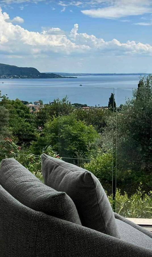 Villa für 10 Personen, mit Whirlpool und Garten sowie Sauna und Pool in Toscolano-Maderno