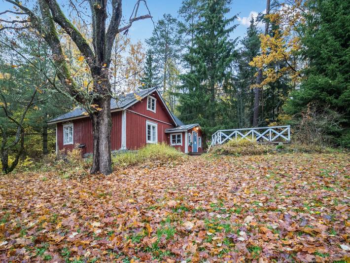 Puutarhurin mökki in Karjalohja, Lohja
