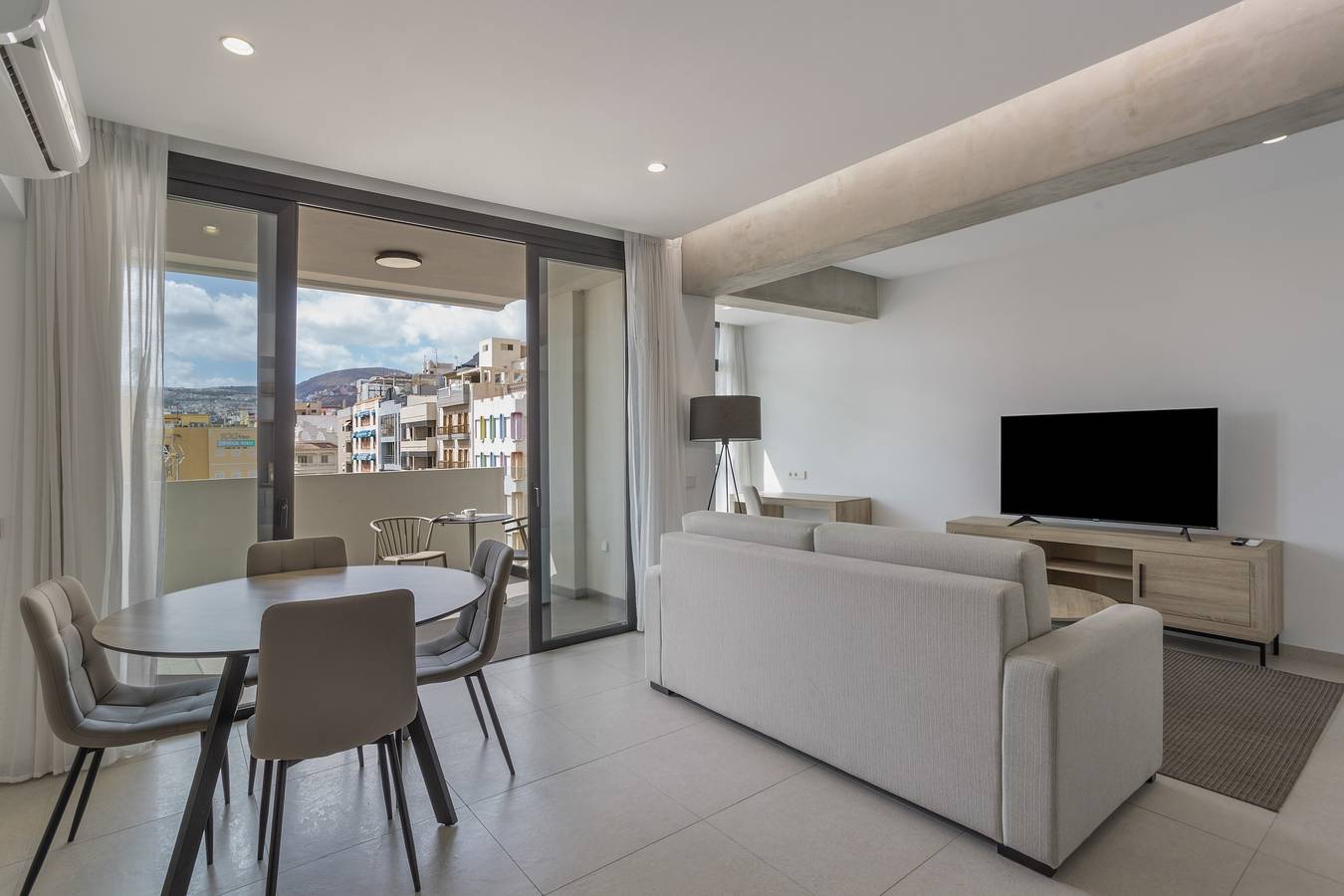 Apartamento entero, Apartamento Vacacional 'Obsidian Ático Mencey City' con Balcón, Wi-Fi y Aire Acondicionado in Centro-Ifara, Santa Cruz de Tenerife