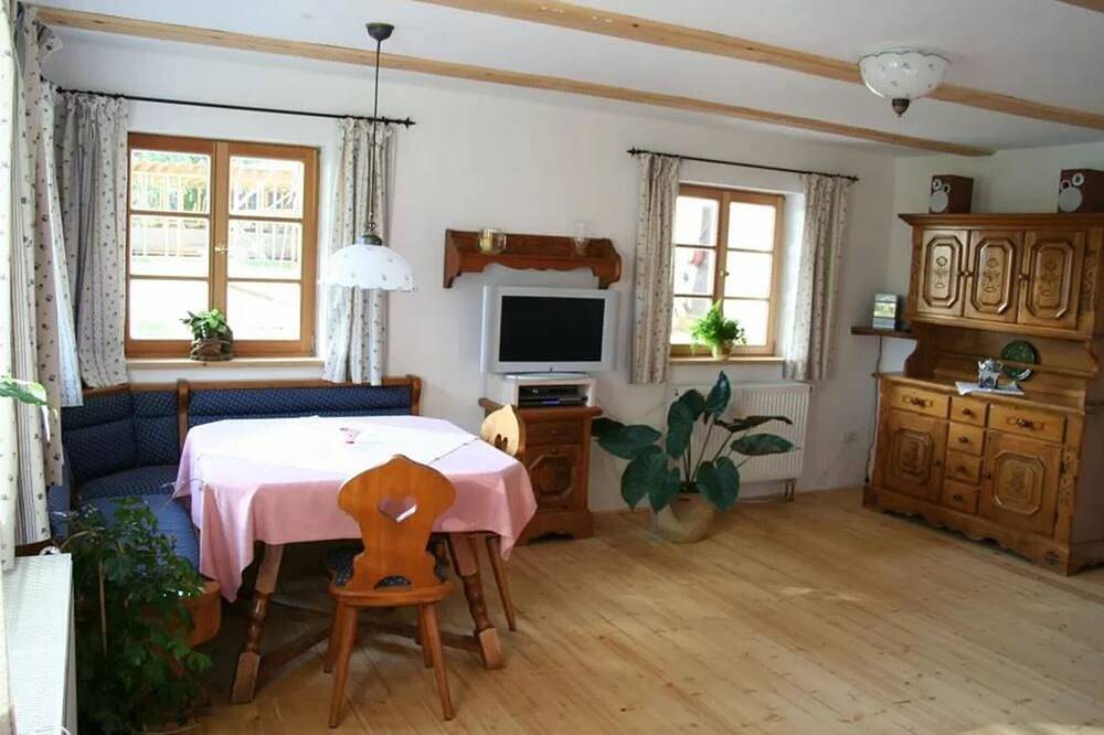 Ganze Wohnung, Gemütliche Ferienwohnung (52qm) mit Fußbodenheizung im bäuerlichen Stil in Egglham, Ostbayern