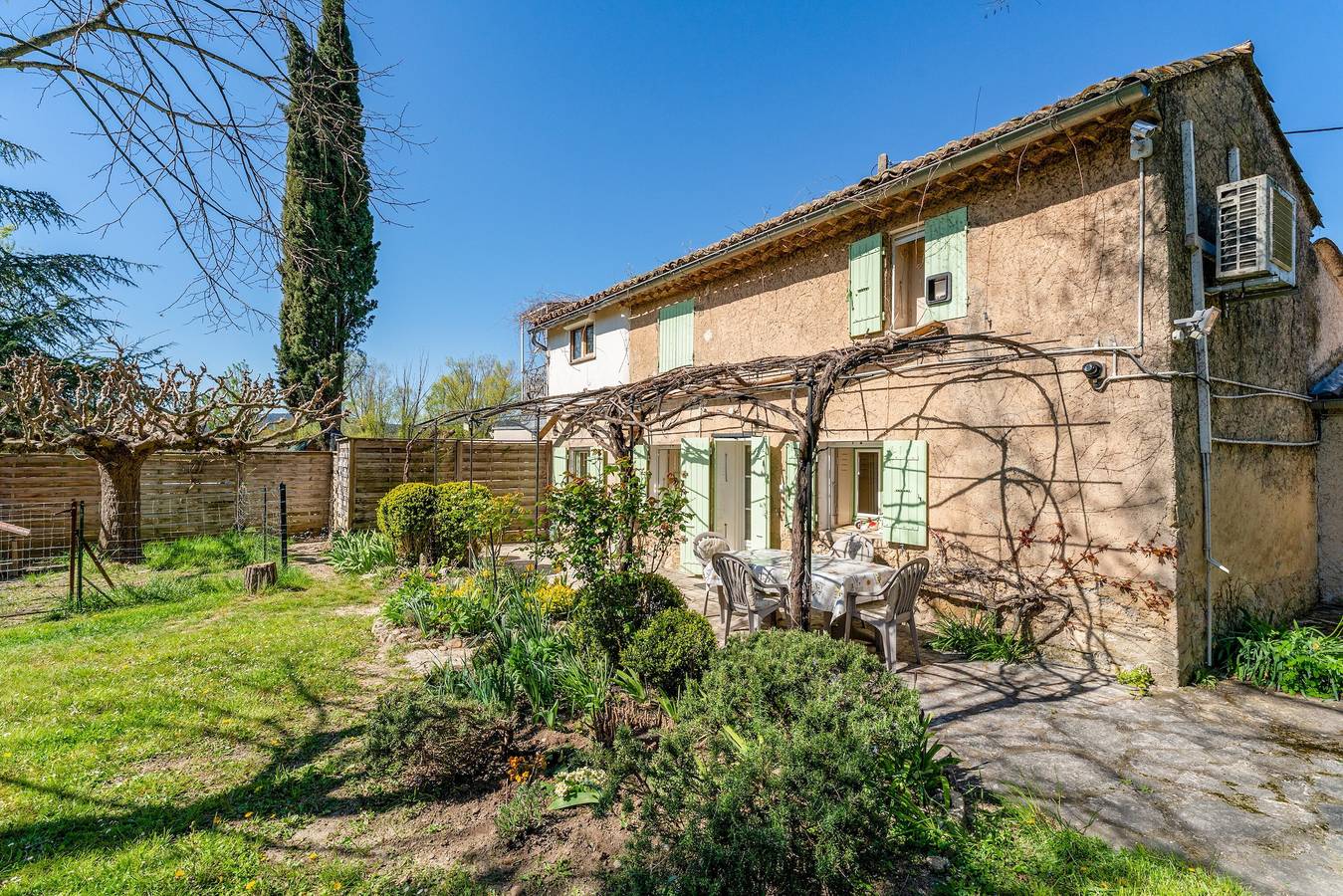 Holiday Home 'La Tonnelle' with Mountain View, Wi-Fi and Air Conditioning in Malaucène, Parc naturel régional du Mont-Ventoux
