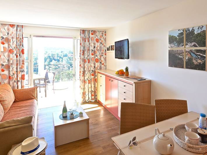 Gîte pour 4 personnes, avec terrasse ainsi que bassin pour enfant et jardin dans Golf De Cap Esterel - 2