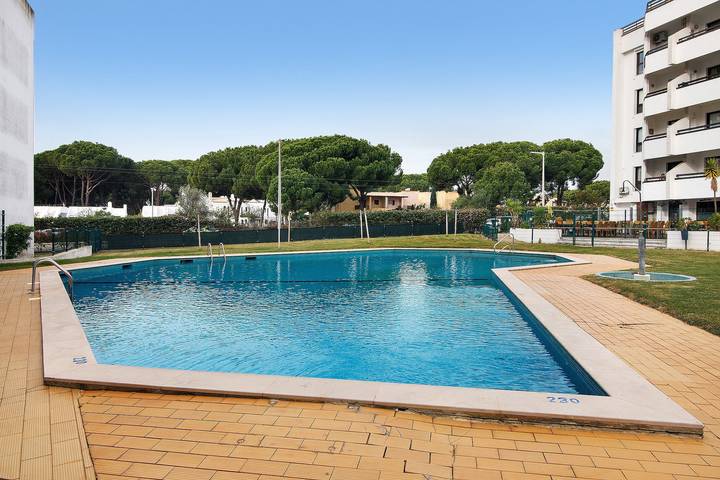 Casa de férias para 6 pessoas, com jardim e piscina infantil em Vilamoura