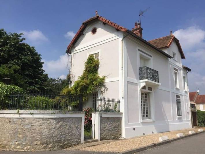 Location de vacances pour 7 personnes, avec Balcon et Terrasse ainsi que Jardin et Vue à Moisson (Yvelines)