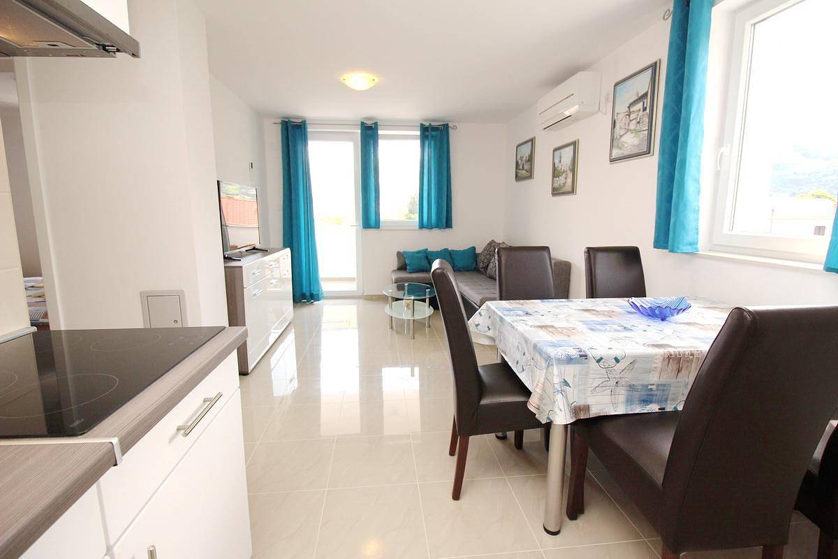 Ganze Ferienwohnung, Wohnung in Baška mit Eigenem Balkon in Baska, Krk