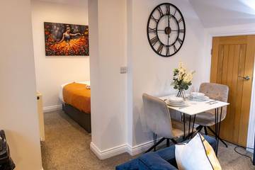 Apartment for 6 People in Huddersfield, West Yorkshire, Photo 1