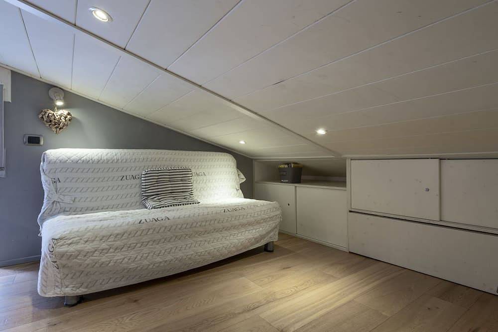 Appartamento intero, Bellissimo appartamento per 2 persone con Wifi, Tv e parcheggio in Madesimo (Borgo), Madesimo