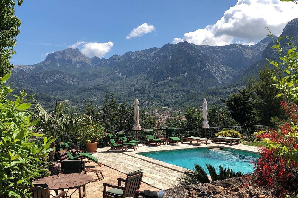 Ca'n Pons, Villa with breathtaking views, gardens, wifi and private heated pool. in Sóller, West Majorca