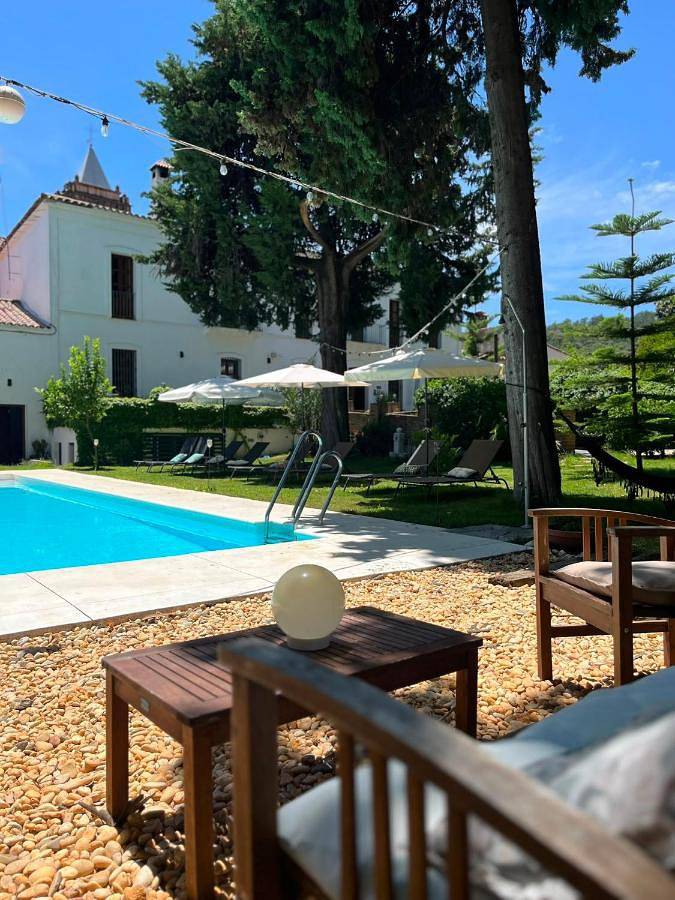 Hotel para 6 personas, con terraza además de piscina y jardín - 1