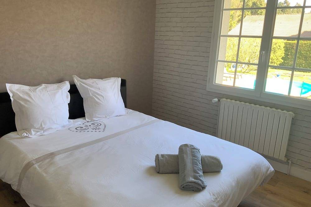 Chambord heated swimming pool gîte des Grotteaux in Huisseau-sur-Cosson, Blois region