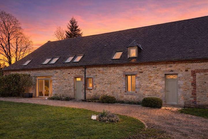 Location de vacances pour 15 personnes, avec Jacuzzi et Jardin à Momignies