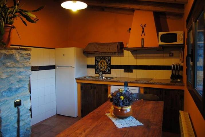 Casa rural para 5 personas, con Balcón y Terraza además de Jardín y Vistas en La Pobla de Lillet - 2