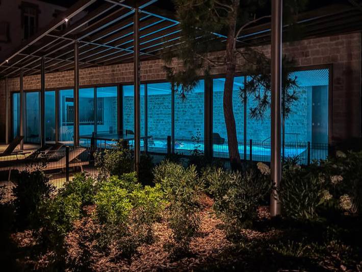 Location de vacances pour 4 personnes, avec terrasse ainsi que jardin et piscine dans Plage Tresmeur - 2