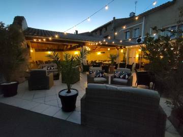 Hôtel pour 2 personnes, avec vue et piscine ainsi que jardin et terrasse, animaux acceptés à Conilhac-Corbières