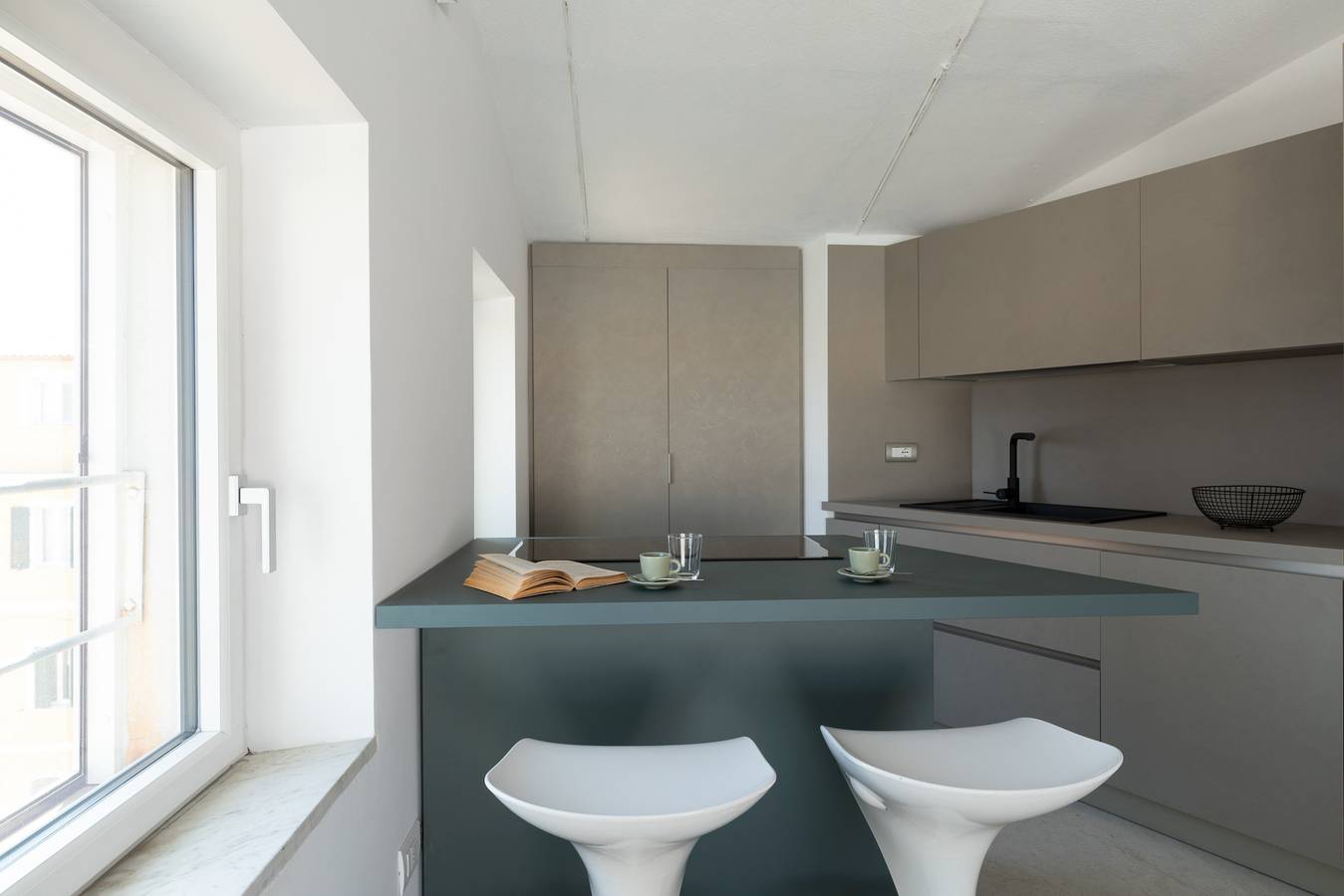 Appartamento intero, Romantic Apartment with Terrace by Wonderful Italy in Terranoa/Olbia, Olbia