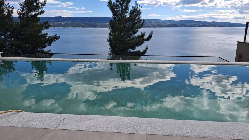 Villa pour 14 personnes, avec piscine ainsi que vue et jardin, animaux acceptés à Céline - 2