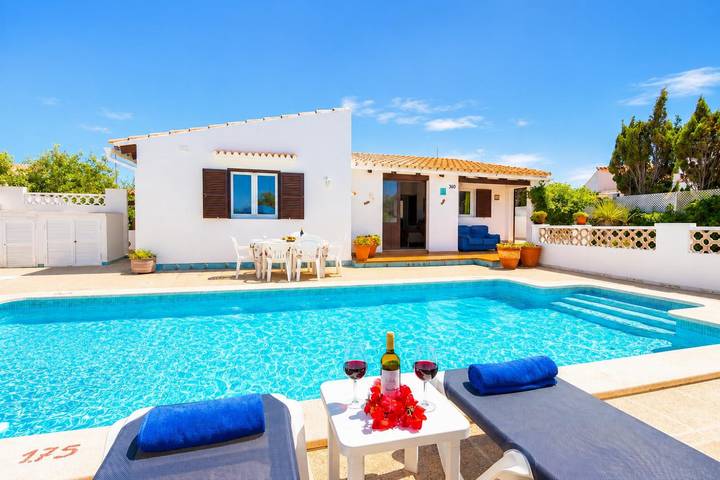 Villa for 6 people, with Ocean view and Terrace as well as Garden in Son Bou