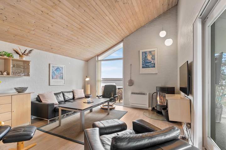 Ferienhaus mit Meerblick für 6 Personen, mit Sauna und Balkon/Terrasse sowie Terrasse und Whirlpool am Ringkøbing Fjord - 2
