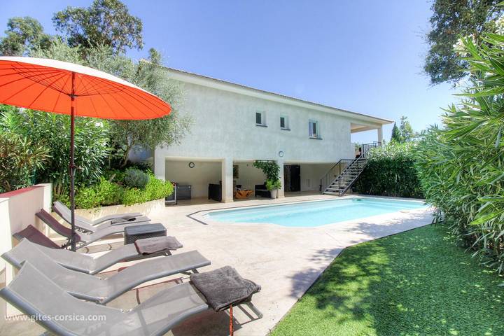 Casa de huéspedes para 6 personas, con terraza y piscina - 1