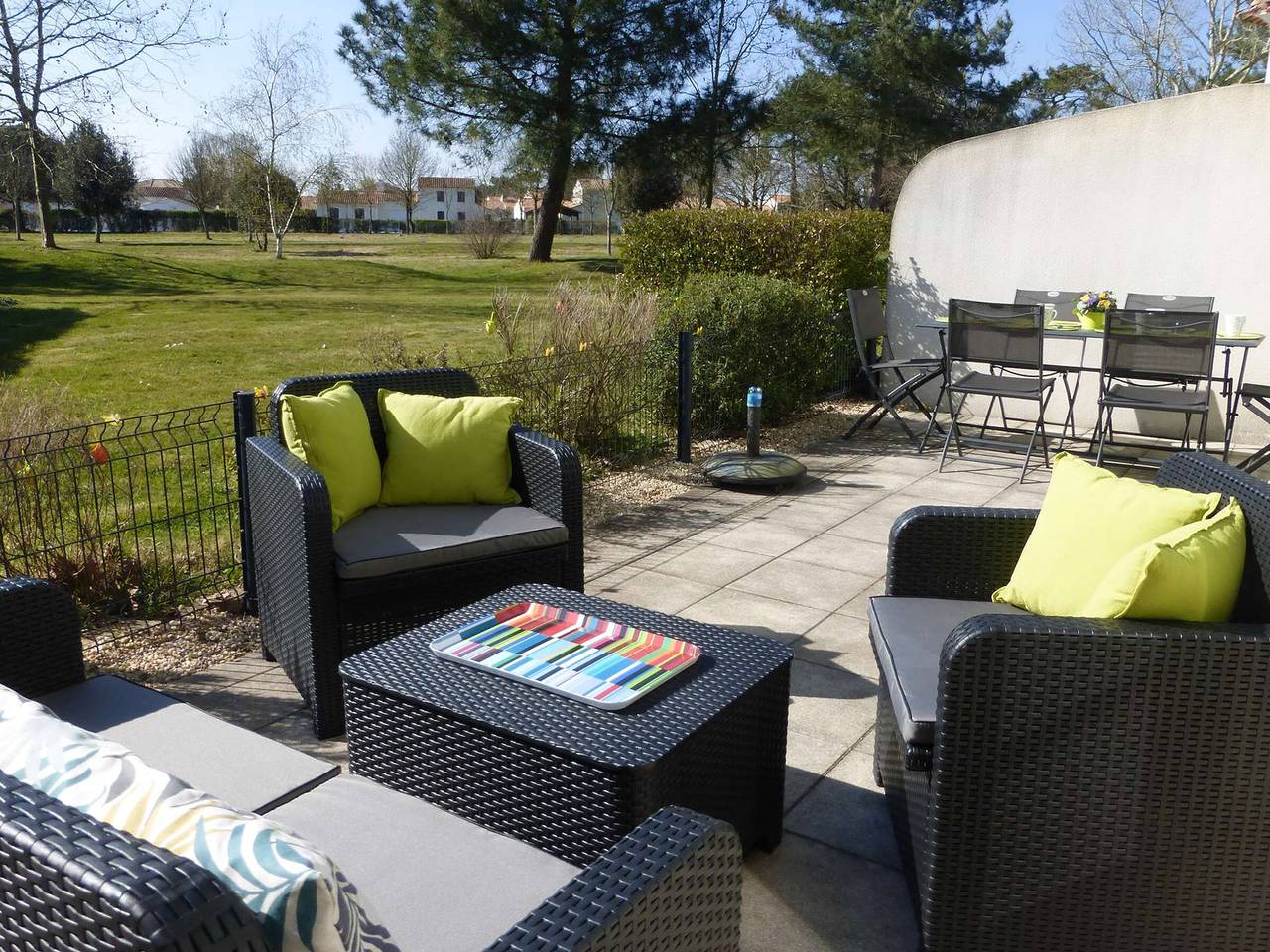 Casa con piscina, golf y terraza cerca de la playa in L'Aiguillon-sur-Vie, Loire Valley