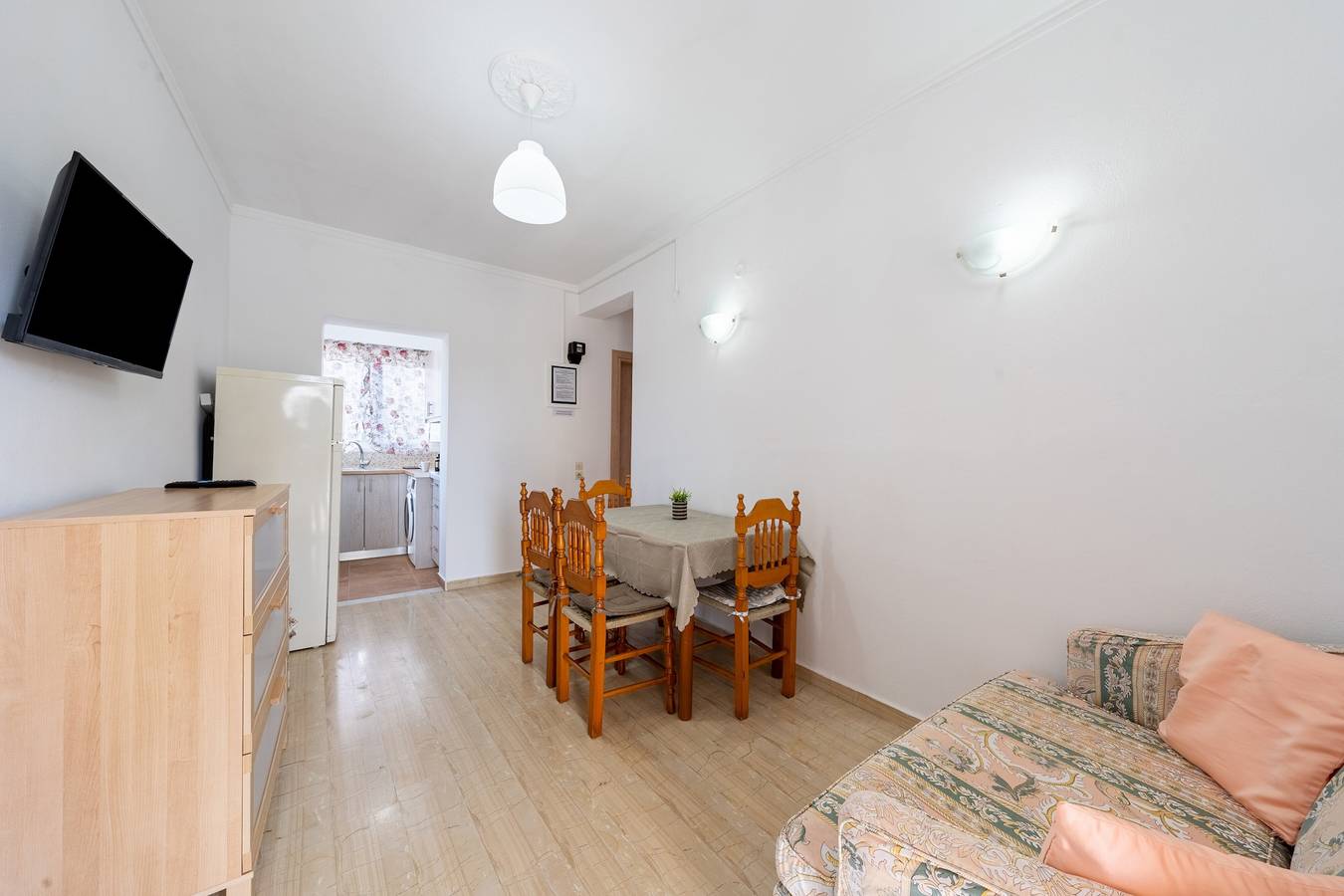 Geheel appartement, Appartement 'Lotus 3' met zeezicht, Wi-Fi en airconditioning in Almyros Strand, Corfu