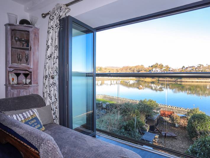 Cottage for 4 people, with Balcony and Terrace as well as Garden in Borth-y-Gest