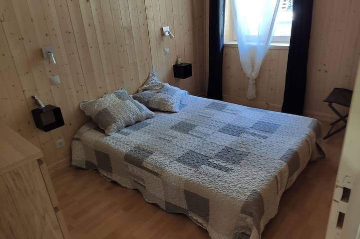 Location de vacances pour 6 personnes, avec terrasse et jardin, animaux acceptés à Mérens-les-Vals - 2