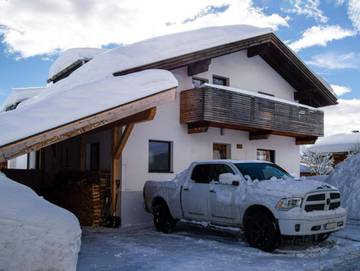 Hütte für 5 Personen, mit Whirlpool und Balkon, kinderfreundlich in Leutasch