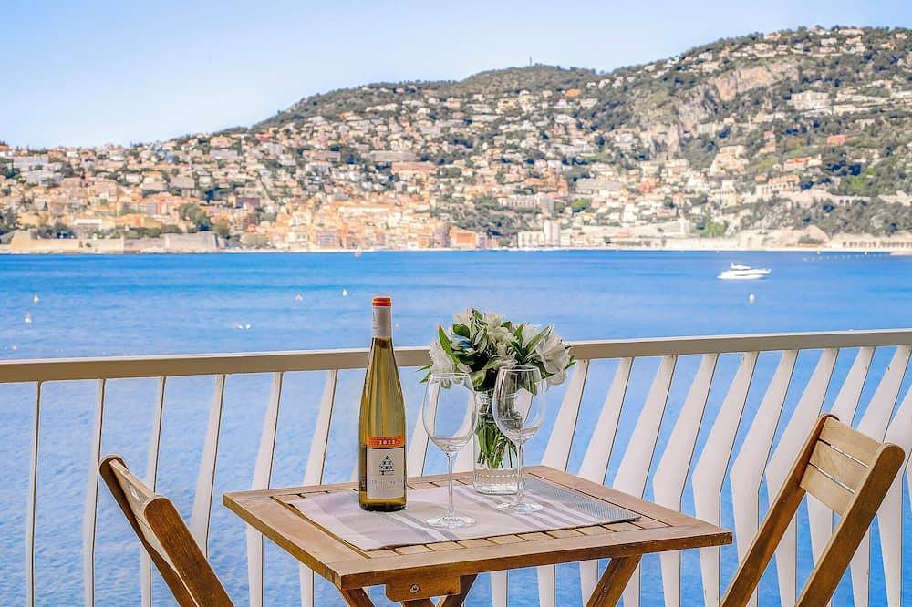 Entire apartment, Le Lido, Spectacular Beachfront Cap Ferrat in Saint-Jean-Cap-Ferrat, Nice region