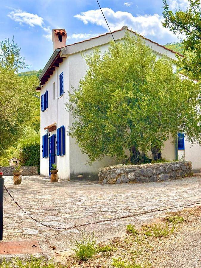 Ferienwohnung für 5 Personen, mit Terrasse und Garten sowie Pool und Ausblick