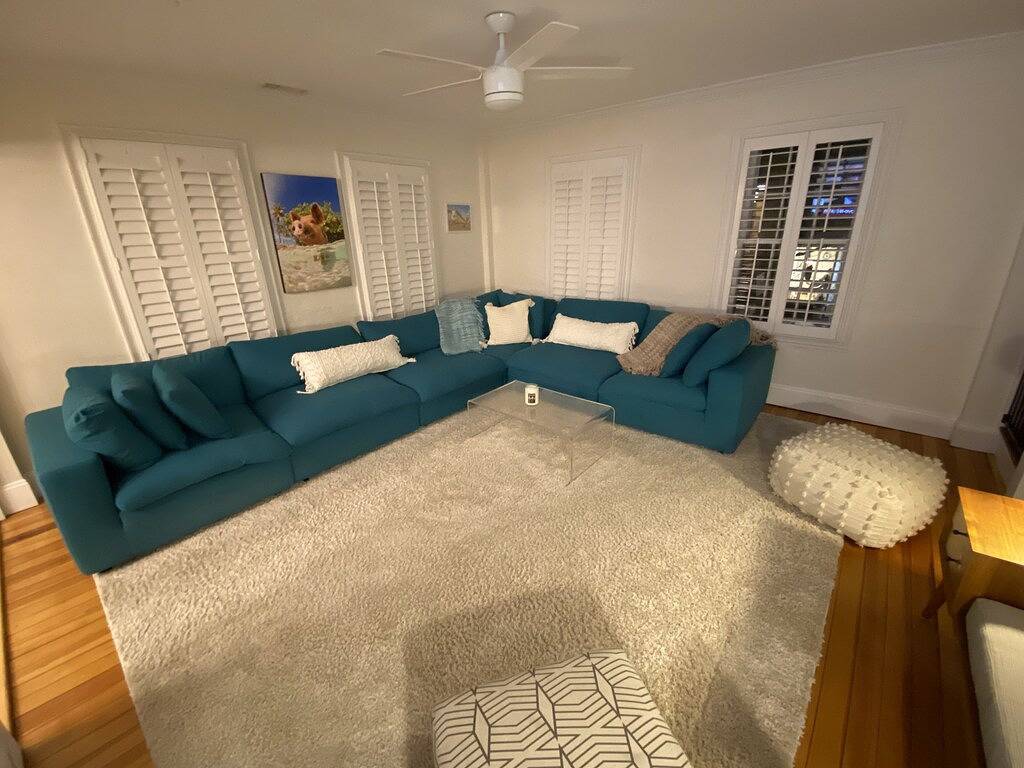 Ganze Wohnung, Huge apartment in Bristol Beautiful Historical home with pool and playground in Bristol (RI), Bristol County