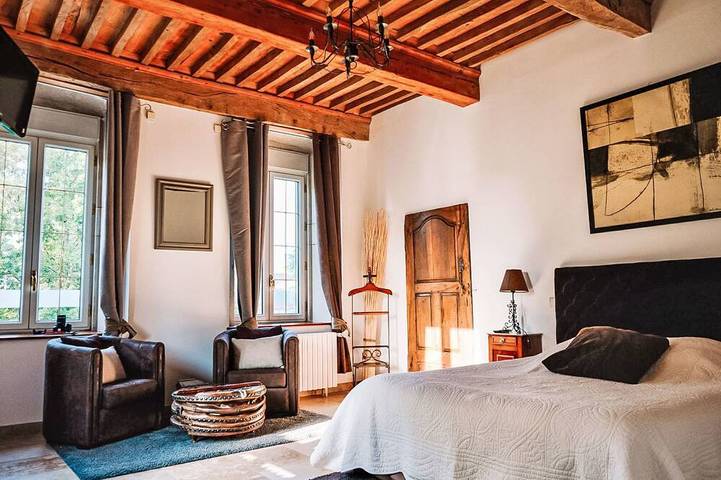 Location de vacances pour 10 personnes, avec piscine et jardin à Les Avenières - 2