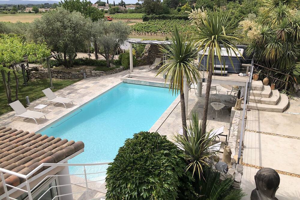 Halfvrijstaande villa in een rustige woning; dorp in de buurt van Montpellier in Pignan, Côte d'Améthyste