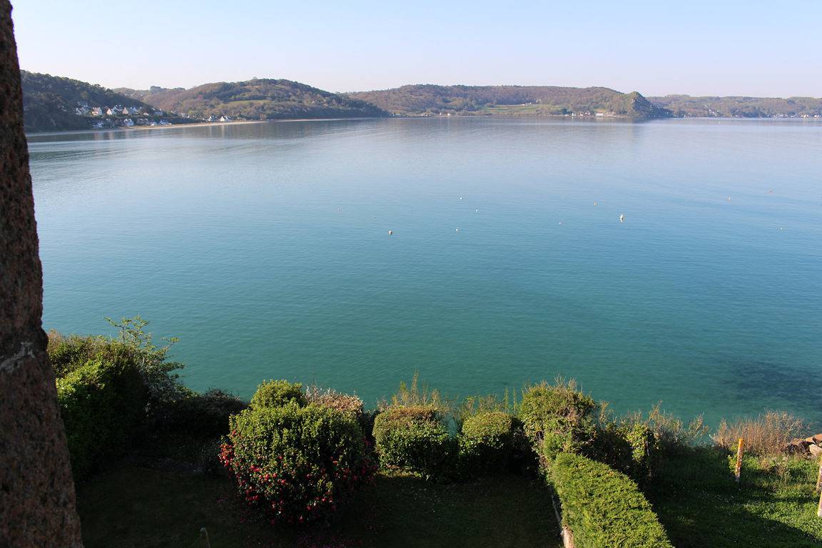 Maison Bretagne, vue et bord de mer à 30m in Saint-Michel-en-Grève, Ceinture Dorée