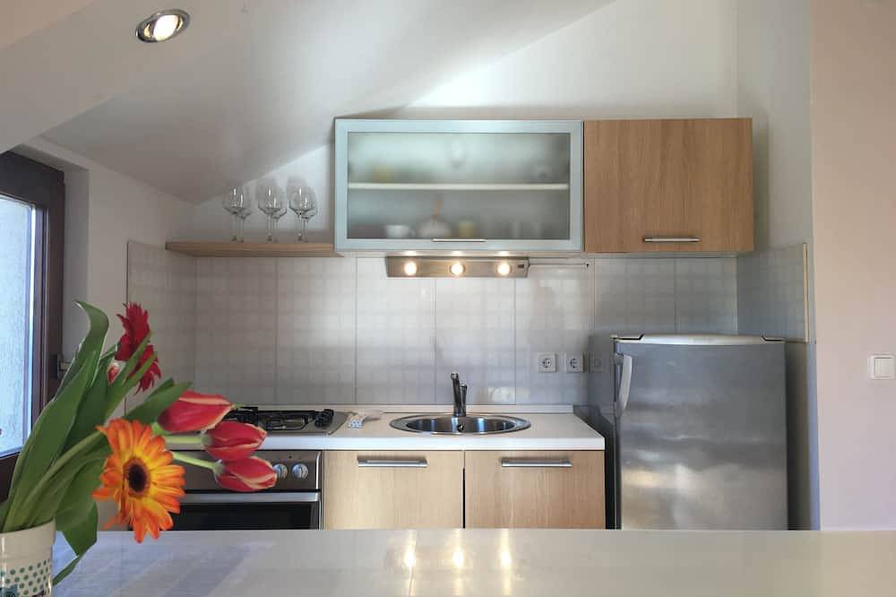 Ganze Wohnung, Sea view 3 bedroom apartment in a quiet bay in Milna, Brac