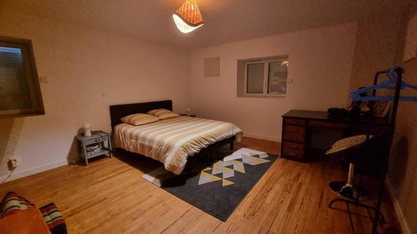 Gîte pour 2 personnes, avec Terrasse et Jardin ainsi que Piscine et Vue dans Four