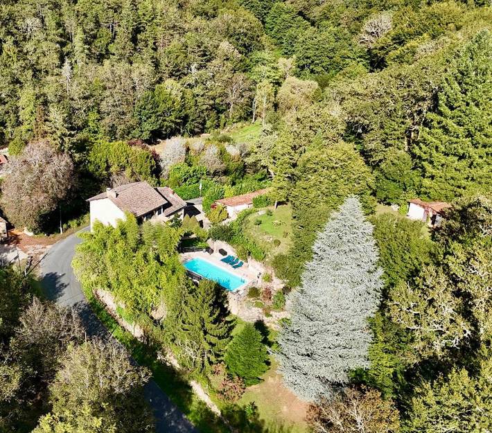 Location de vacances pour 2 personnes, avec piscine et vue ainsi que terrasse et jardin à Gavaudun - 2