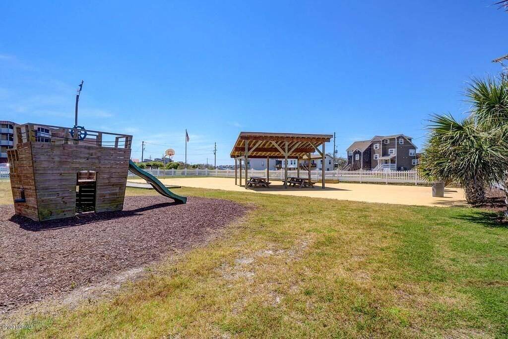 Ganze Wohnung, Oceanfront End Unit 2Br Condo - Linens Included in North Topsail Beach, Camp Lejeune