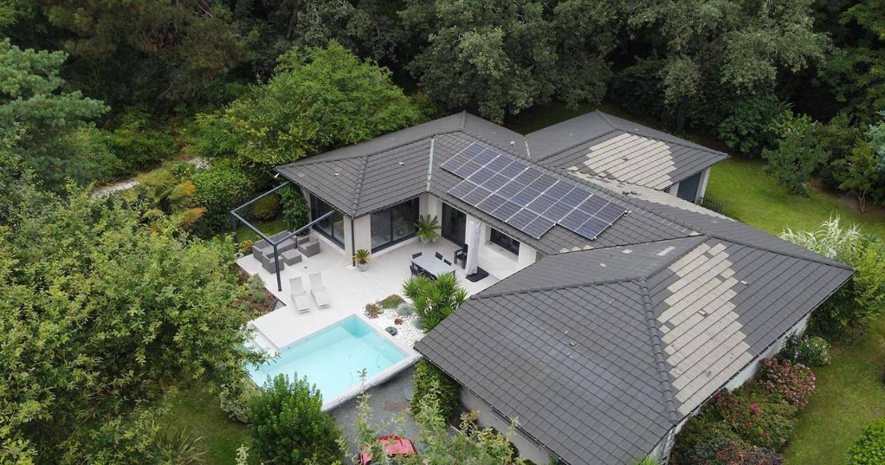 Villa standing piscine privée en écrin de verdure in Mérignac, Région de Bordeaux