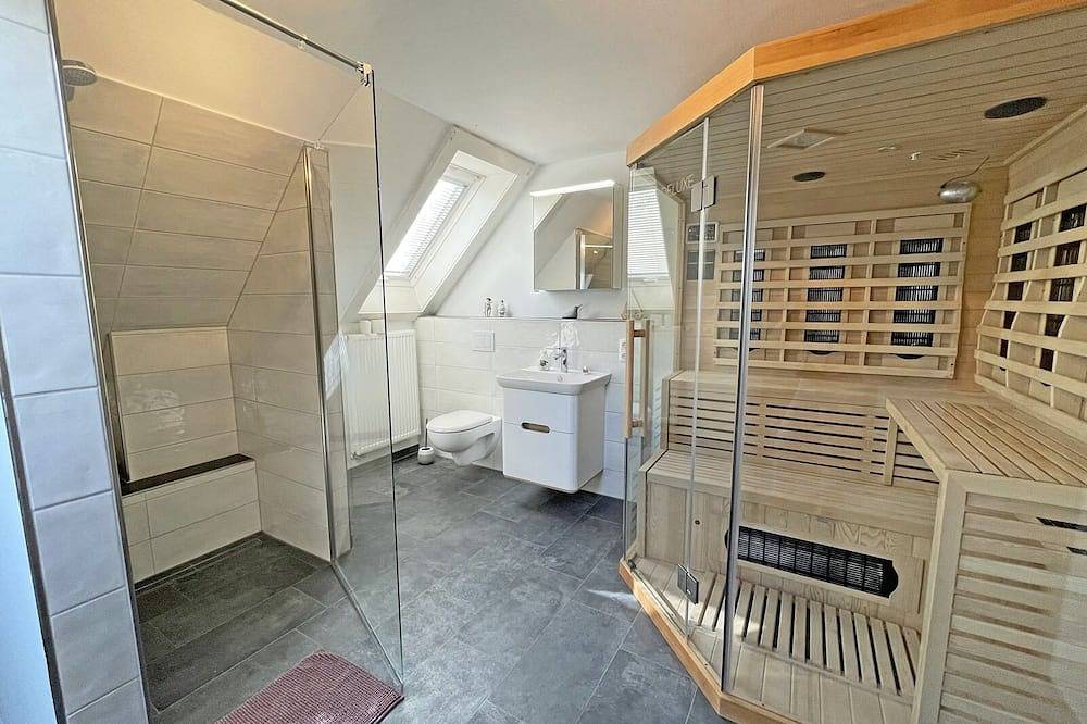 Unser großes Ferienhaus \"Stadtoase\"  für bis zu 6 Personen befindet sich direkt in der idyllischen Landschaft von Angeln im schönen Ort Süderbrarup, der ideale Ausgangspunkt für einen Urlaub zu Fuß in Süderbrarup, Schleswig-Flensburg