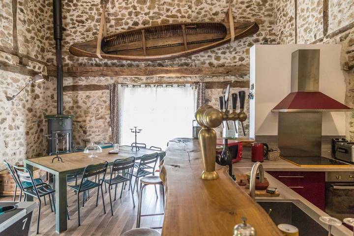 Maison de campagne pour 9 personnes, avec jardin et jacuzzi à Saint-Chamant