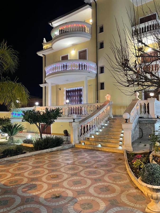 Location de vacances pour 4 personnes, avec vue et jardin, adapté aux familles dans Gallico Marina