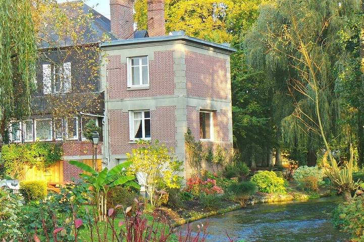 Gîte pour 18 personnes, avec jardin ainsi que jacuzzi et terrasse